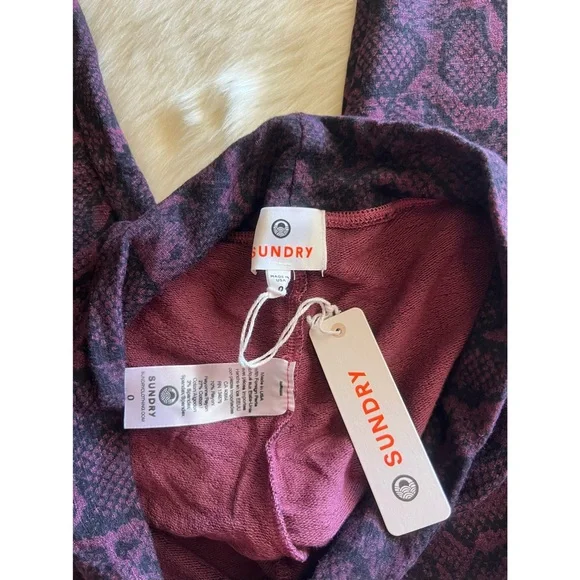 Sundry Python Leggings - Picture 3 of 6